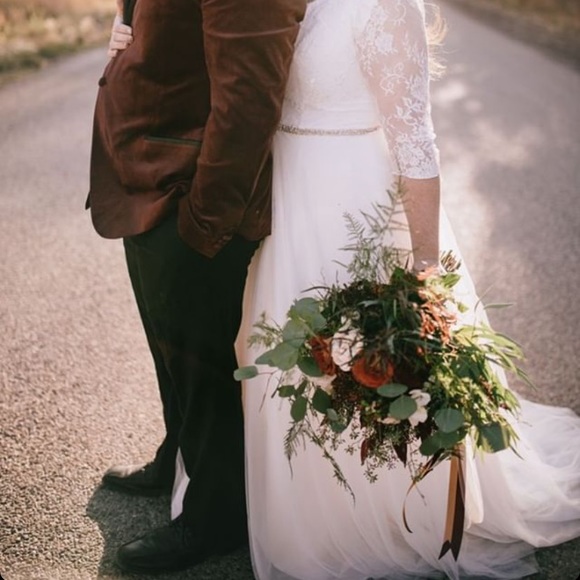 Plus size modest wedding gown - Picture 4 of 4